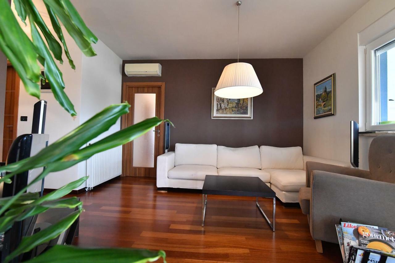 City Penthouse Vita Pula Buitenkant foto